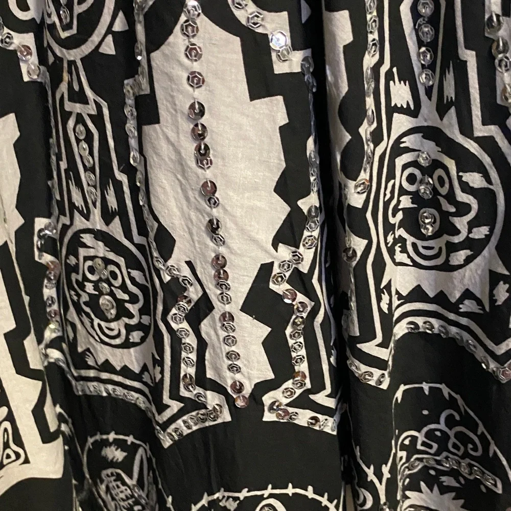 Elegant Black and White Patterned Skirt - Picture 11 of 11